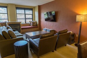 Luxury suite in the heart of Canyons Village by RedAwning - Save 20% o