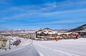 Luxury suite in the heart of Canyons Village by RedAwning - Save 20% o