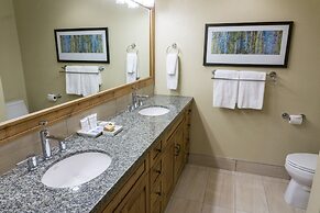 Grand Summit views and location, next to slopes by RedAwning - Save 20