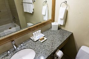 Grand Summit Hotel, a Ski in/out by RedAwning - Save 20% on 7+ Nights!