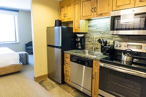 Grand Summit Hotel, a Ski in/out by RedAwning - Save 20% on 7+ Nights!