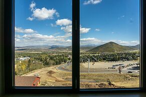 Grand Summit Hotel, a Ski in/out by RedAwning - Save 20% on 7+ Nights!