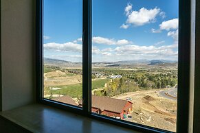 Grand Summit Hotel, a Ski in/out by RedAwning - Save 20% on 7+ Nights!