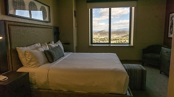 Grand Summit Hotel, a Ski in/out by RedAwning - Save 20% on 7+ Nights!