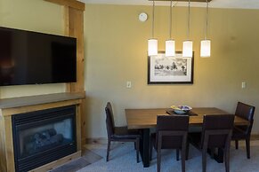 Grand Summit Hotel Spacious Family Suite by RedAwning - Save 20% on 7+