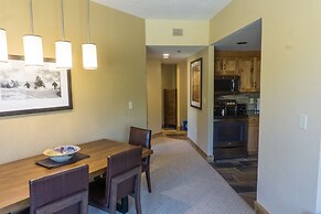 Grand Summit Hotel Spacious Family Suite by RedAwning - Save 20% on 7+