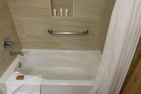 Grand Summit Hotel Spacious Family Suite by RedAwning - Save 20% on 7+