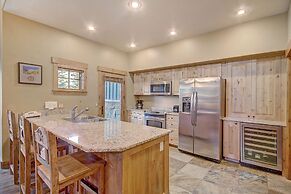 Premier 2-story Townhome Minutes From Winter Activities 3 Bedroom Town