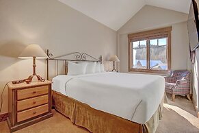 Bright + Scenic 2br - 7ppl Steps To Ski Lifts + Main Street 2 Bedroom 