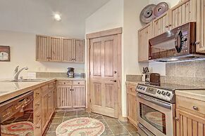 Bright + Scenic 2br - 7ppl Steps To Ski Lifts + Main Street 2 Bedroom 