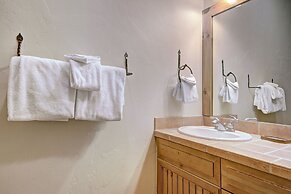 Bright + Scenic 2br - 7ppl Steps To Ski Lifts + Main Street 2 Bedroom 