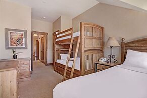 Bright + Scenic 2br - 7ppl Steps To Ski Lifts + Main Street 2 Bedroom 