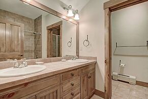 Bright + Scenic 2br - 7ppl Steps To Ski Lifts + Main Street 2 Bedroom 