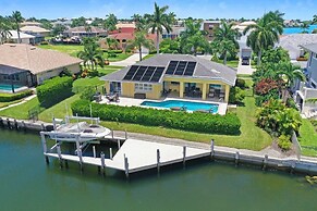 Plantation Ct. 725 Beautiful Waterfront Pool Home! 3 Bedroom Home by R