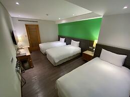 Green World Triplebeds Hotel