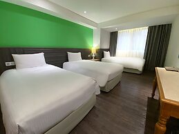 Green World Triplebeds Hotel