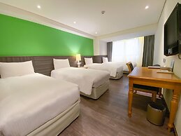 Green World Triplebeds Hotel