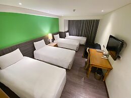Green World Triplebeds Hotel