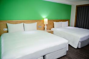 Green World Triplebeds Hotel