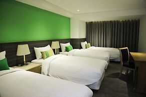 Green World Triplebeds Hotel