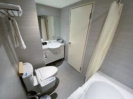 Green World Triplebeds Hotel