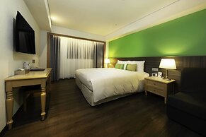 Green World Triplebeds Hotel