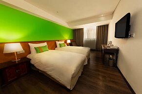 Green World Triplebeds Hotel
