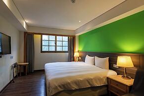 Green World Triplebeds Hotel