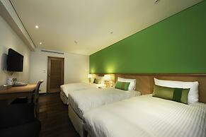 Green World Triplebeds Hotel