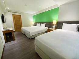 Green World Triplebeds Hotel