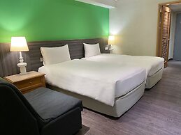 Green World Triplebeds Hotel