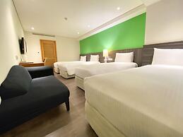 Green World Triplebeds Hotel