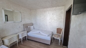 Hotel Jeweller