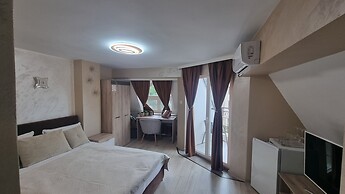Hotel Jeweller