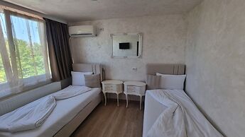 Hotel Jeweller