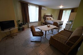 Hotel Jeweller