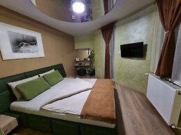 Hotel Jeweller