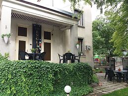 The English Guest House