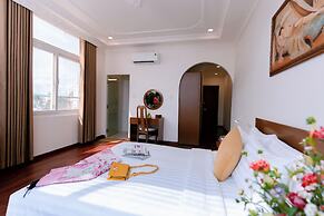 DAHLIALAND SAIGON HOTEL & SWIMMING POOL