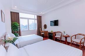 DAHLIALAND SAIGON HOTEL & SWIMMING POOL