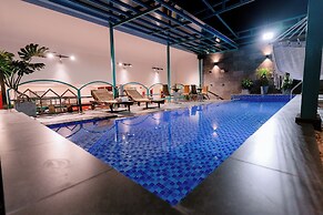DAHLIALAND SAIGON HOTEL & SWIMMING POOL