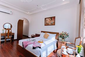 DAHLIALAND SAIGON HOTEL & SWIMMING POOL