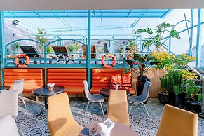 DAHLIALAND SAIGON HOTEL & SWIMMING POOL