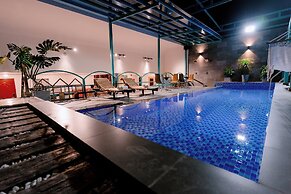 DAHLIALAND SAIGON HOTEL & SWIMMING POOL