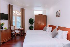 DAHLIALAND SAIGON HOTEL & SWIMMING POOL