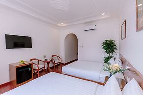 DAHLIALAND SAIGON HOTEL & SWIMMING POOL