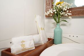 DAHLIALAND SAIGON HOTEL & SWIMMING POOL