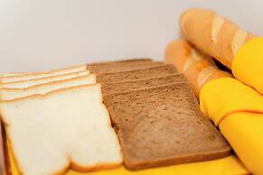 DAHLIALAND SAIGON HOTEL & SWIMMING POOL