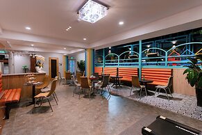 DAHLIALAND SAIGON HOTEL & SWIMMING POOL