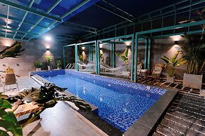 DAHLIALAND SAIGON HOTEL & SWIMMING POOL
